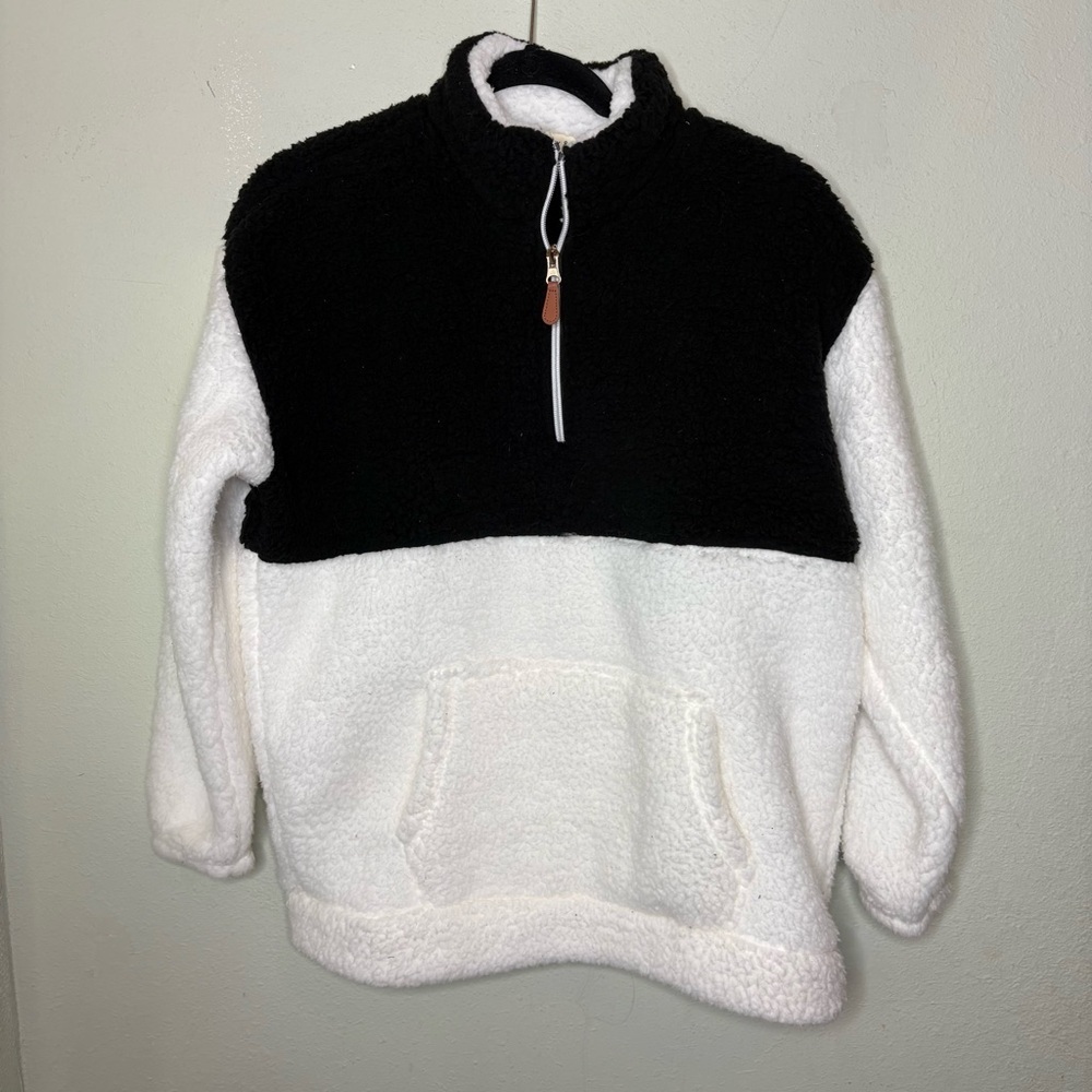 Cozy Black and White Sherpa Pullover Small